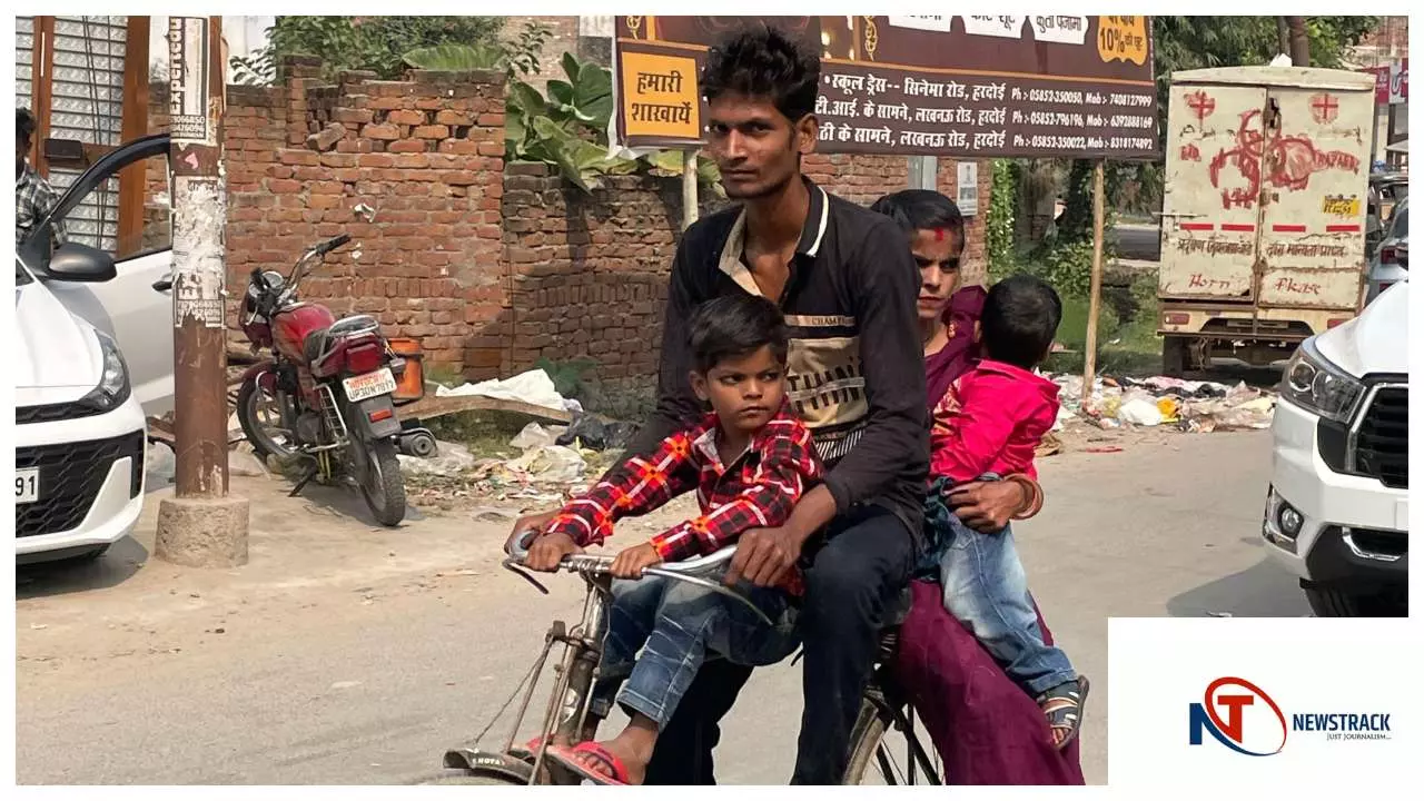 Hardoi News : भाई-बहन के स्नेह का पर्व: सादगी और अपनत्व ने जीता लोगों का दिल Hardoi News : भाई-बहन के स्नेह का पर्व: सादगी और अपनत्व ने जीता लोगों का दिल