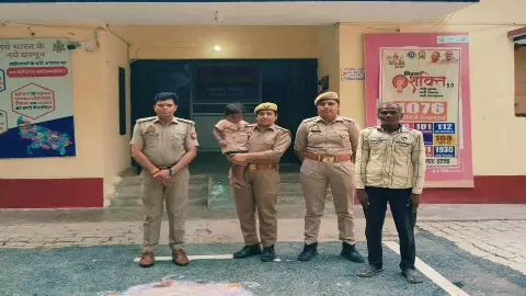 Etawah News: इटावा पुलिस की तेज़ी और सतर्कता से आधे घंटे में मिली लापता मासूम खुशबू Etawah News: इटावा पुलिस की तेज़ी और सतर्कता से आधे घंटे में मिली लापता मासूम खुशबू