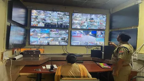 Jhansi: झांसी मंडल में छठ पर्व पर सुरक्षा की कड़ी निगरानी, 476 CCTV कैमरों से की जा रही मॉनिटरिंग