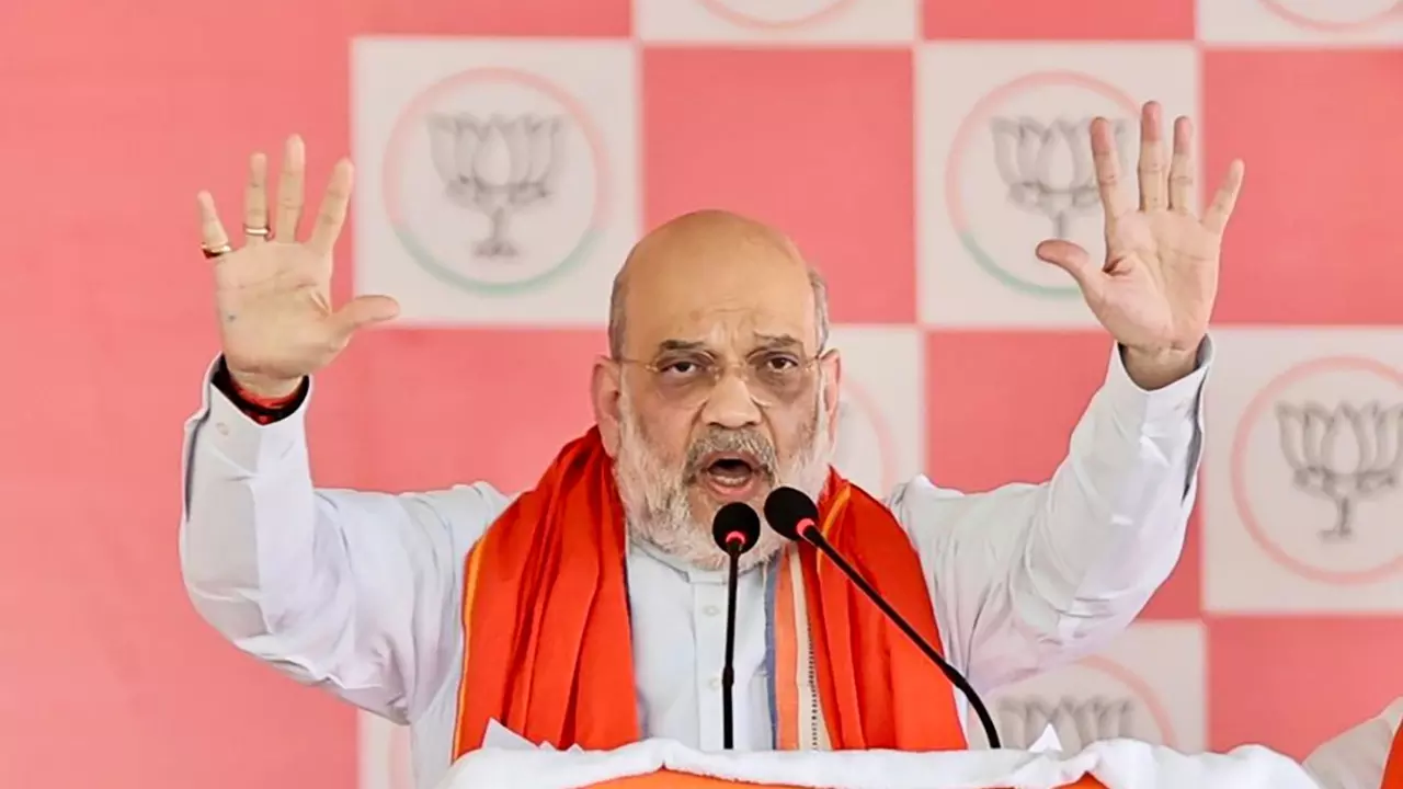 सिवान रैली में अमित शाह का ताबड़तोड़ हमला, लालू-राबड़ी और शहाबुद्दीन के दौर की खोल दी पोल सिवान रैली में अमित शाह का ताबड़तोड़ हमला, लालू-राबड़ी और शहाबुद्दीन के दौर की खोल दी पोल