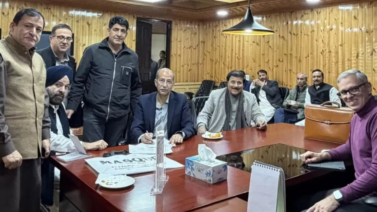 J&K: राज्यसभा चुनाव में नेशनल कॉन्फ्रेंस ने 4 सीटों में 3 पर हासिल की जीत, BJP ने एक सीट जीती J&K: राज्यसभा चुनाव में नेशनल कॉन्फ्रेंस ने 4 सीटों में 3 पर हासिल की जीत, BJP ने एक सीट जीती