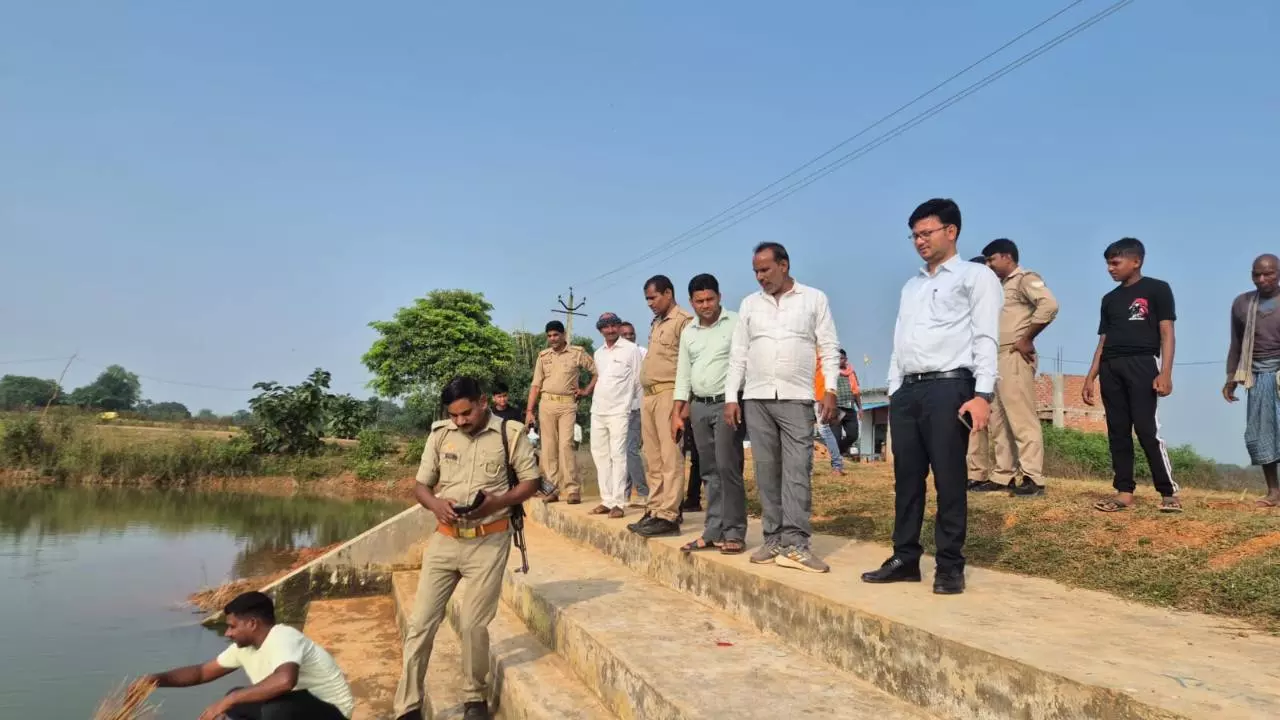 Chandauli News: लोक आस्था के महापर्व छठ हेतु नौगढ़ के घाटों पर प्रशासनिक तैयारियों का जायजा