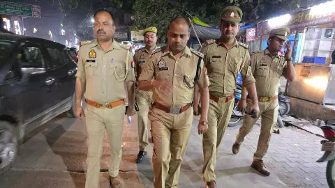 Mathura News: एसपी ग्रामीण का पैदल भ्रमण, सुरक्षा और यातायात व्यवस्था की ली समीक्षा Mathura News: एसपी ग्रामीण का पैदल भ्रमण, सुरक्षा और यातायात व्यवस्था की ली समीक्षा