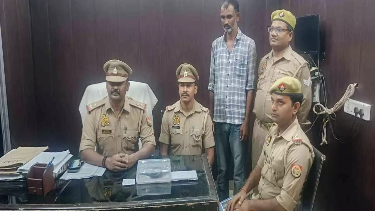 Chandauli News: 25 हजार का इनामिया अपराधी चंदौली में गिरफ्तार, अवैध रिवाल्वर भी बरामद Chandauli News: 25 हजार का इनामिया अपराधी चंदौली में गिरफ्तार, अवैध रिवाल्वर भी बरामद