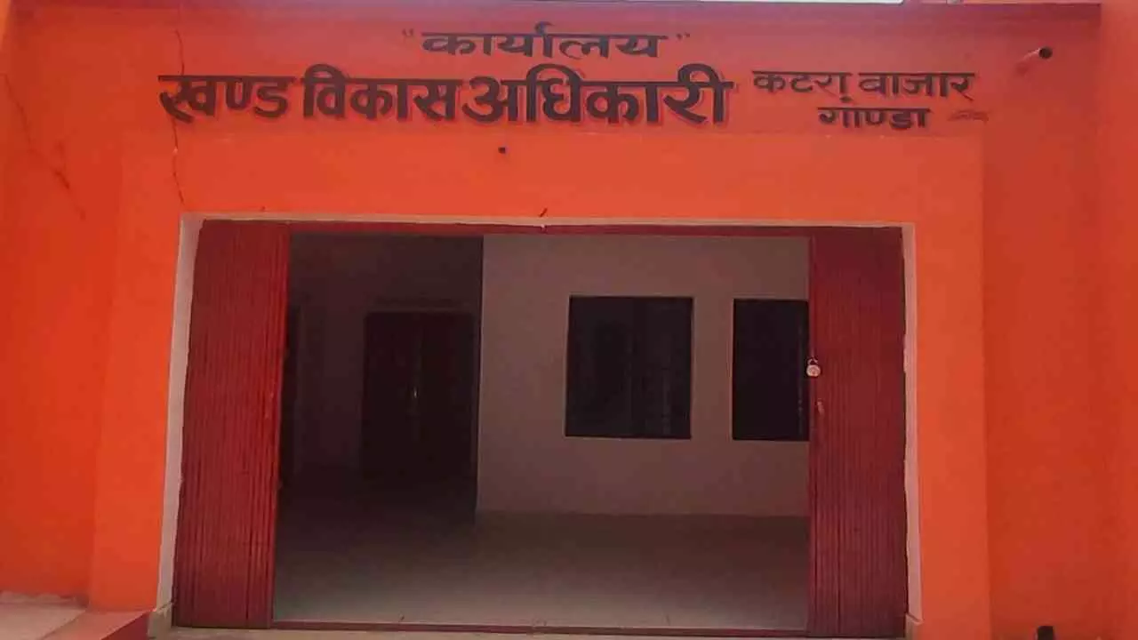 Gonda News: सरकारी अभिलेखों में छेड़छाड़ का सनसनीखेज मामला, फर्जी मृत्यु प्रमाण बनाने का आरोप Gonda News: सरकारी अभिलेखों में छेड़छाड़ का सनसनीखेज मामला, फर्जी मृत्यु प्रमाण बनाने का आरोप