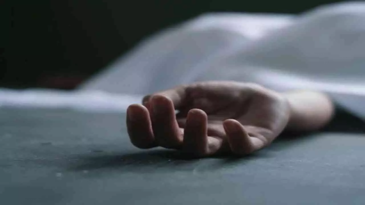 Kanpur: दहेज की भेंट चढ़ी नवविवाहिता! शादी के 10 महीने बाद संदिग्ध मौत, आठ दिन बाद दर्ज हुआ मुकदमा Kanpur: दहेज की भेंट चढ़ी नवविवाहिता! शादी के 10 महीने बाद संदिग्ध मौत, आठ दिन बाद दर्ज हुआ मुकदमा