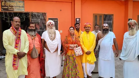 Mathura News: बांके बिहारी मंदिर खजाने की जांच पर संत समाज ने की सीबीआई से कार्रवाई की मांग Mathura News: बांके बिहारी मंदिर खजाने की जांच पर संत समाज ने की सीबीआई से कार्रवाई की मांग