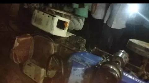 Mathura News: जमुनापार में ट्रैक्टर-ट्रॉली पलटने से मजदूर की मौत, परिवार में कोहराम Mathura News: जमुनापार में ट्रैक्टर-ट्रॉली पलटने से मजदूर की मौत, परिवार में कोहराम