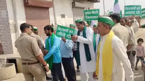 Mathura News: मथुरा में किसानों और पुलिस के बीच धक्का-मुक्की, हेमा मालिनी के आवास जाने से पहले रोका Mathura News: मथुरा में किसानों और पुलिस के बीच धक्का-मुक्की, हेमा मालिनी के आवास जाने से पहले रोका