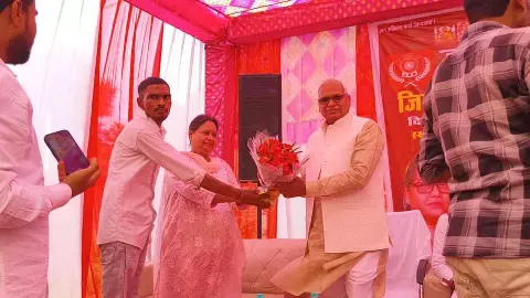 Mahoba News: बाबू सिंह कुशवाहा ने साधा विपक्ष पर निशाना, बोले–संविधान खतरे में Mahoba News: बाबू सिंह कुशवाहा ने साधा विपक्ष पर निशाना, बोले–संविधान खतरे में