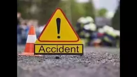 Chandauli News: बाइक सवार युवकों को कार ने मारी टक्कर, एक की मौत, दूसरा गंभीर रूप से घायल Chandauli News: बाइक सवार युवकों को कार ने मारी टक्कर, एक की मौत, दूसरा गंभीर रूप से घायल
