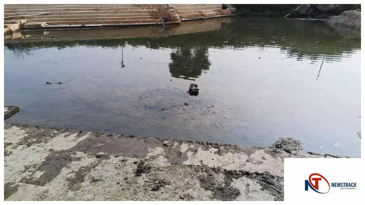 Sonbhadra 50 लाख खर्च… फिर भी कीचड़ से होकर अर्घ्य देंगे श्रद्धालु! कुरदहवा छठ घाट की दुर्दशा उजागर