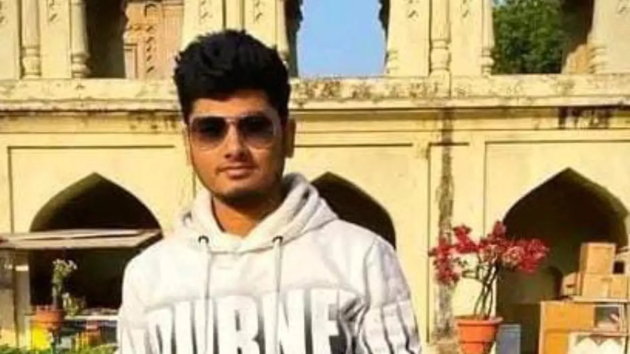 Gonda News: गोंडा के शिवम ओझा का बीएसएफ में सब-इंस्पेक्टर पद पर चयन,क्षेत्र में खुशी की लहर