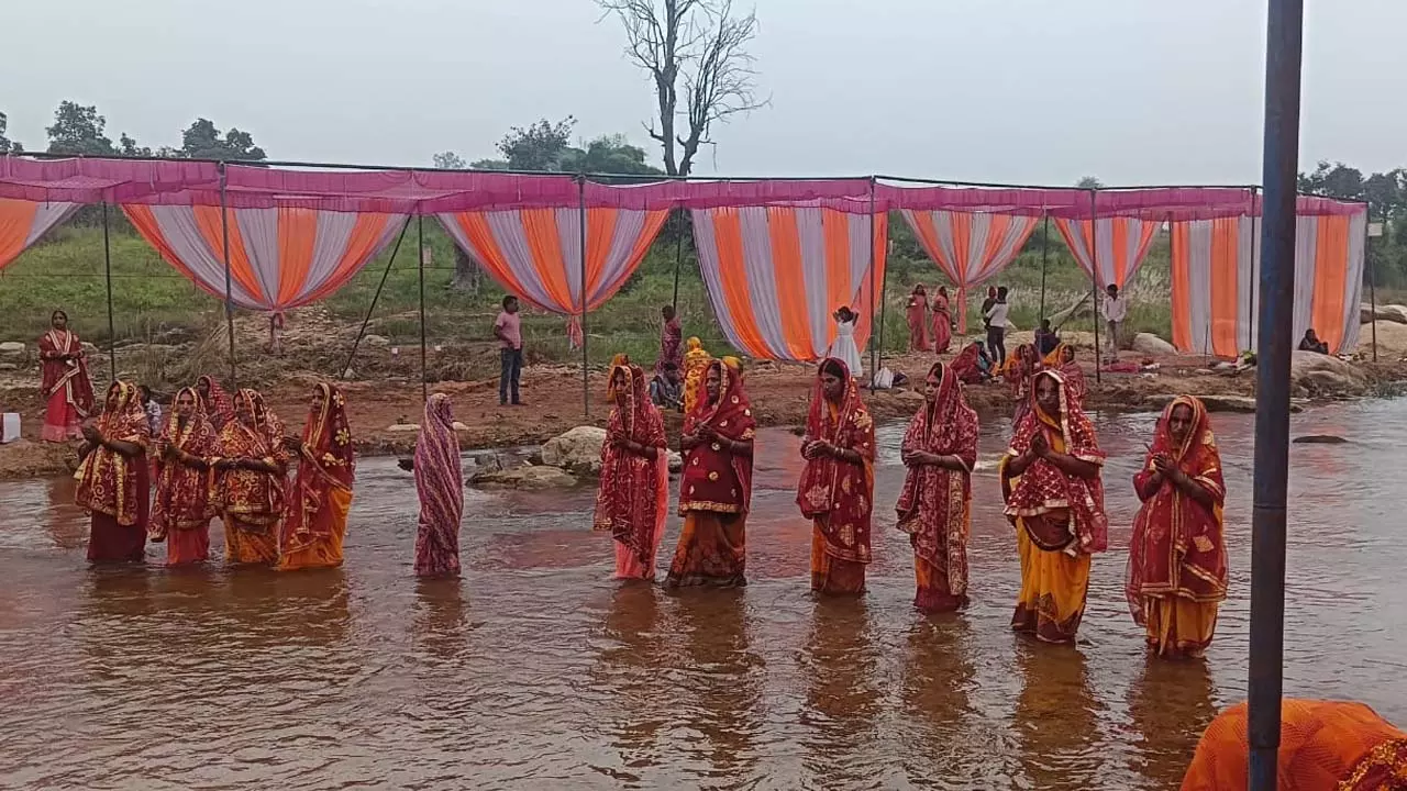 Thousands of devotees gather at worship ghats in Sonbhadra Thousands of devotees gather at worship ghats in Sonbhadra