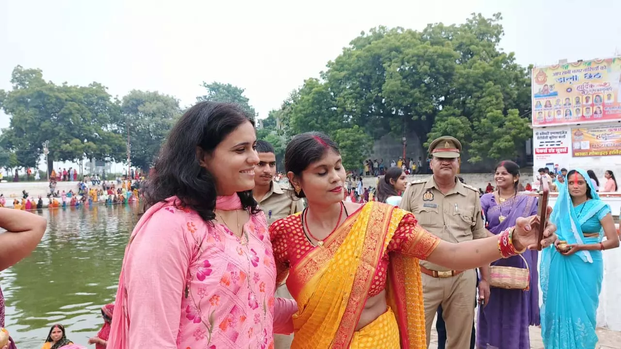 SDM Divya Ojha inspects Chhath ghats, selfie taking crowd among women SDM Divya Ojha inspects Chhath ghats, selfie taking crowd among women
