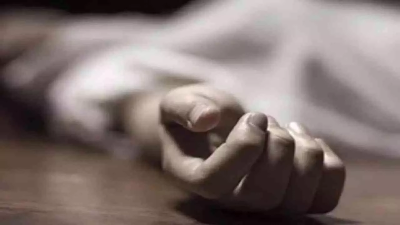 Hapur News: पोल्ट्री फार्म संचालक की बेरहमी से पिटाई के बाद मौत, आरोपी दो लाख रुपये लूटकर फरार Hapur News: पोल्ट्री फार्म संचालक की बेरहमी से पिटाई के बाद मौत, आरोपी दो लाख रुपये लूटकर फरार