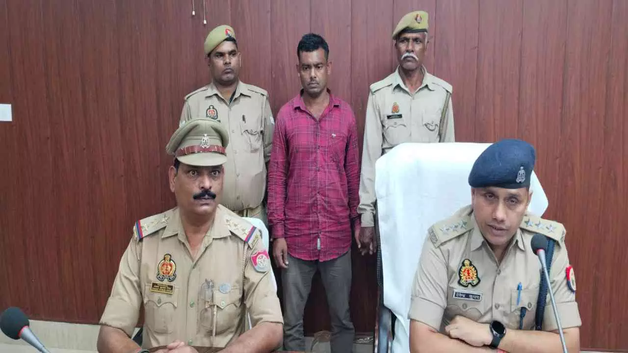 Chandauli News: चंदौली पुलिस ने 13 लाख का गांजा पकड़ा: एक तस्कर गिरफ्तार Chandauli News: चंदौली पुलिस ने 13 लाख का गांजा पकड़ा: एक तस्कर गिरफ्तार