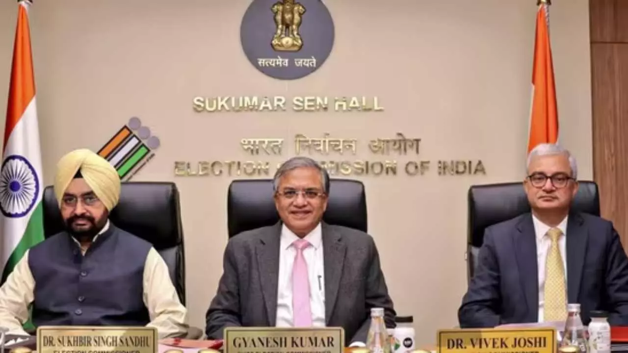 EC का बड़ा ऐलान, कल से ही UP समेत देश के 12 राज्यों में शुरू होगा SIR, जानें क्यों है खास EC का बड़ा ऐलान, कल से ही UP समेत देश के 12 राज्यों में शुरू होगा SIR, जानें क्यों है खास