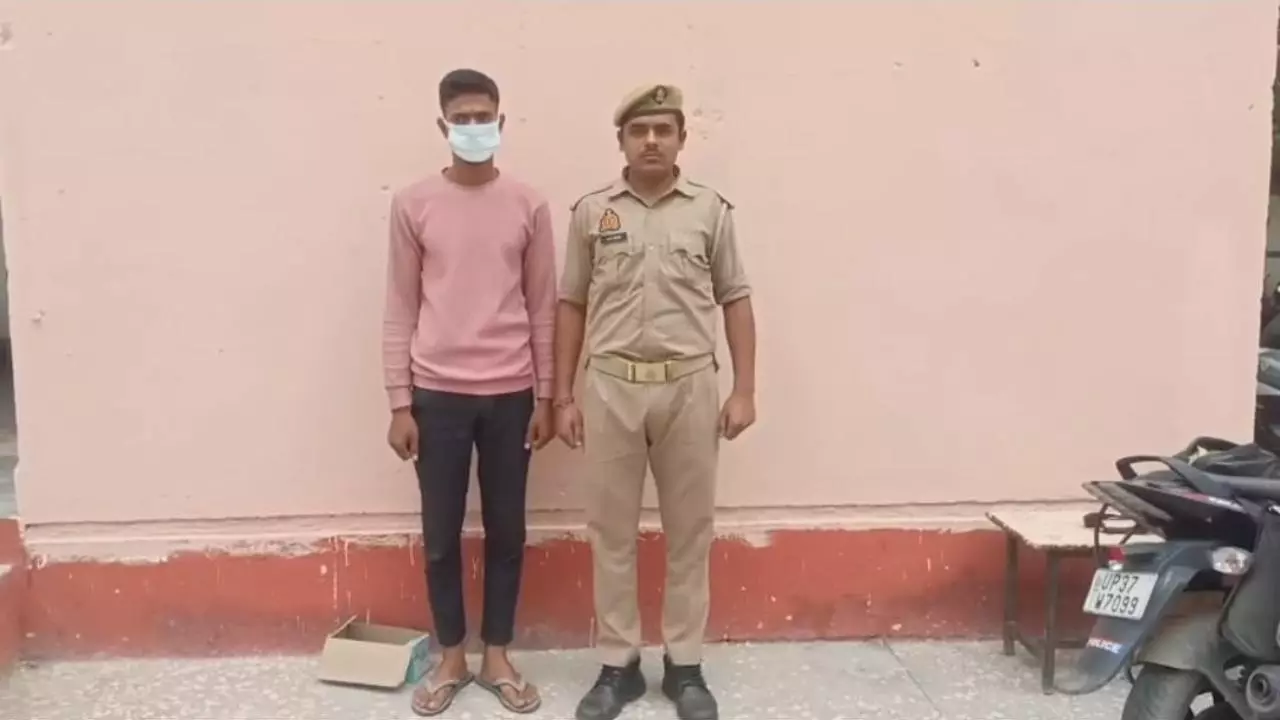Hapur News: हापुड़ में 16 वर्षीय छात्रा को महीनों तक डराने वाला आरोपी आशीष एसपी के आदेश पर गिरफ्तार