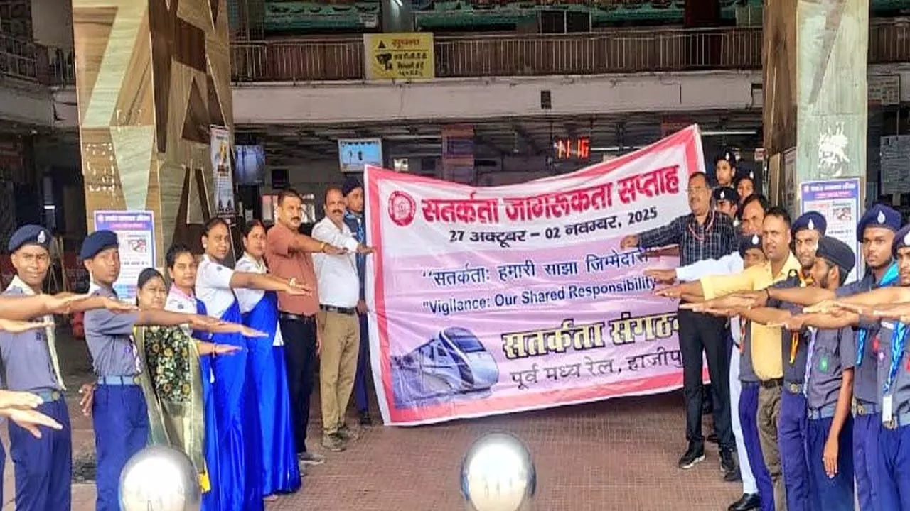 Railway workers take loyalty oath, launch ‘Vicity Awareness Week’ Railway workers take loyalty oath, launch ‘Vicity Awareness Week’