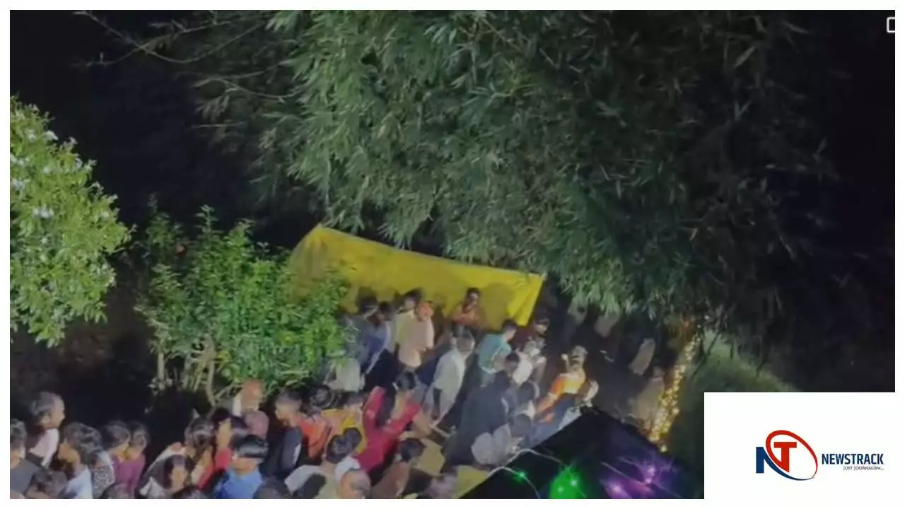 Chandauli News : छठ पूजा के दौरान बड़ा हादसा, चंद्रप्रभा नदी में जुगाड़ की नाव पलटी,तीन लापता Chandauli News : छठ पूजा के दौरान बड़ा हादसा, चंद्रप्रभा नदी में जुगाड़ की नाव पलटी,तीन लापता