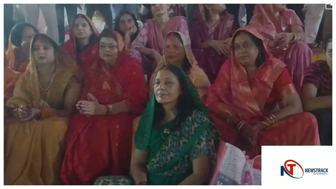 सूर्य षष्ठी पूजन पर राज्यसभा सांसद दर्शना सिंह ने घाटों पर पहुंचकर,मांगा देश की समृद्धि का आशीर्वाद सूर्य षष्ठी पूजन पर राज्यसभा सांसद दर्शना सिंह ने घाटों पर पहुंचकर,मांगा देश की समृद्धि का आशीर्वाद