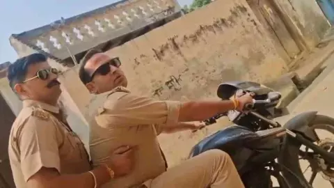 Bulandshahr: दरोगा का महिला से अभद्र व्यवहार, बुलंदशहर SSP ने जांच शुरू की Bulandshahr: दरोगा का महिला से अभद्र व्यवहार, बुलंदशहर SSP ने जांच शुरू की