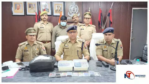 Shamli News  शामली में एटीएम फ्रॉड करने वाला युवक गिरफ्तार, 79 एटीएम कार्ड और 1 लाख 5 हजार कैश बरामद