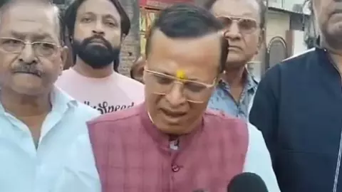 सपने में आई मां ने कहा- व्यापारियों की मदद करो, भाजपा नेता विनीत अग्रवाल ने दी 5 लाख की सहायता सपने में आई मां ने कहा- व्यापारियों की मदद करो, भाजपा नेता विनीत अग्रवाल ने दी 5 लाख की सहायता