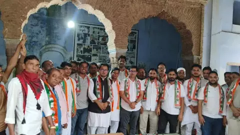 पूर्व मंत्री डॉ. मैराजुद्दीन अहमद के पुत्रों के नेतृत्व में रटौल में दर्जनों लोग कांग्रेस में शामिल पूर्व मंत्री डॉ. मैराजुद्दीन अहमद के पुत्रों के नेतृत्व में रटौल में दर्जनों लोग कांग्रेस में शामिल