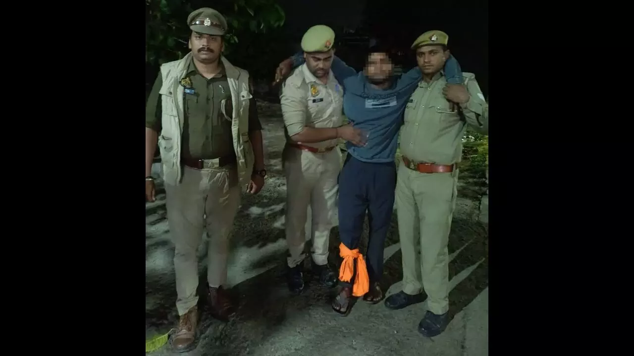 Hardoi: कछौना पुलिस की बड़ी कार्रवाई: लगातार हो रही चोरियों का मास्टरमाइंड कपिल मुठभेड़ में घायल Hardoi: कछौना पुलिस की बड़ी कार्रवाई: लगातार हो रही चोरियों का मास्टरमाइंड कपिल मुठभेड़ में घायल
