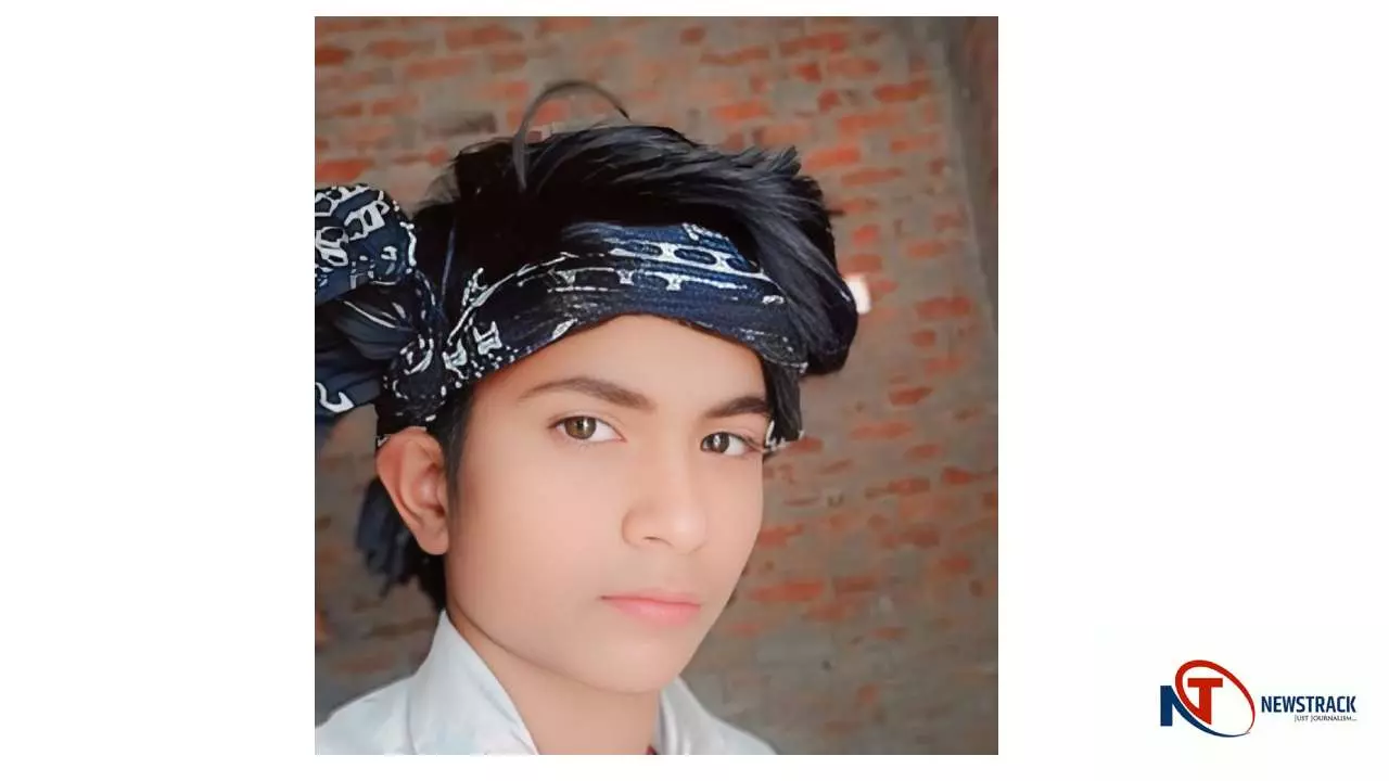 Barabanki News : बाराबंकी छठ मेले में हादसा: जंपिंग झूले से गिरे बच्चे की मौत, सुरक्षा पर सवाल Barabanki News : बाराबंकी छठ मेले में हादसा: जंपिंग झूले से गिरे बच्चे की मौत, सुरक्षा पर सवाल