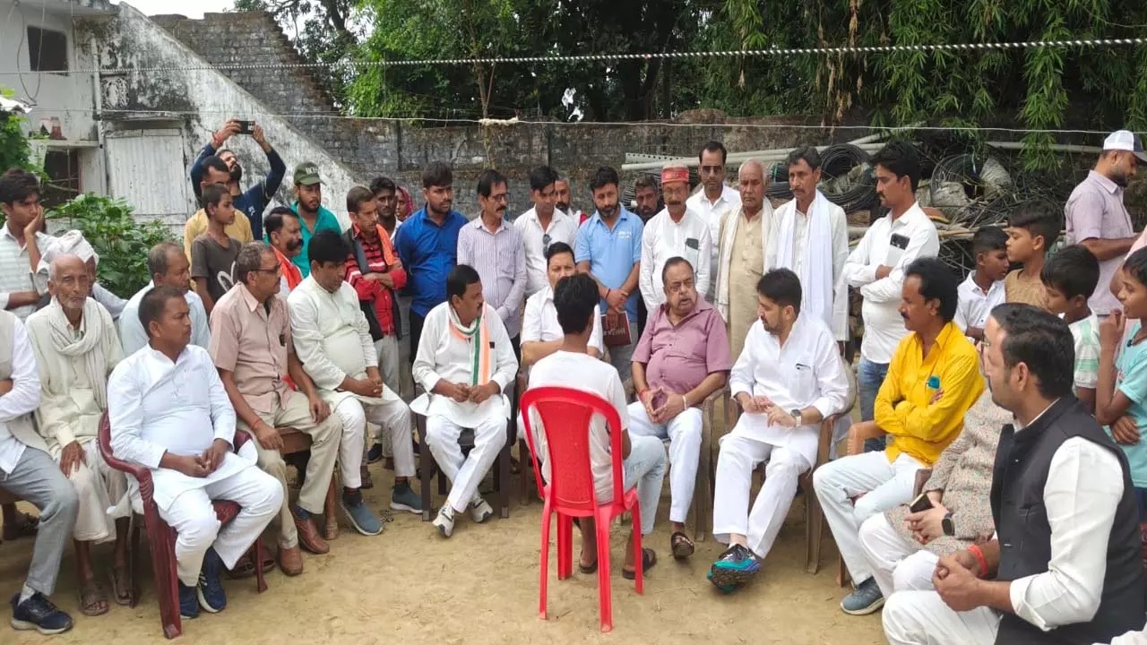 Congress delegation meets victim in police beating case Congress delegation meets victim in police beating case