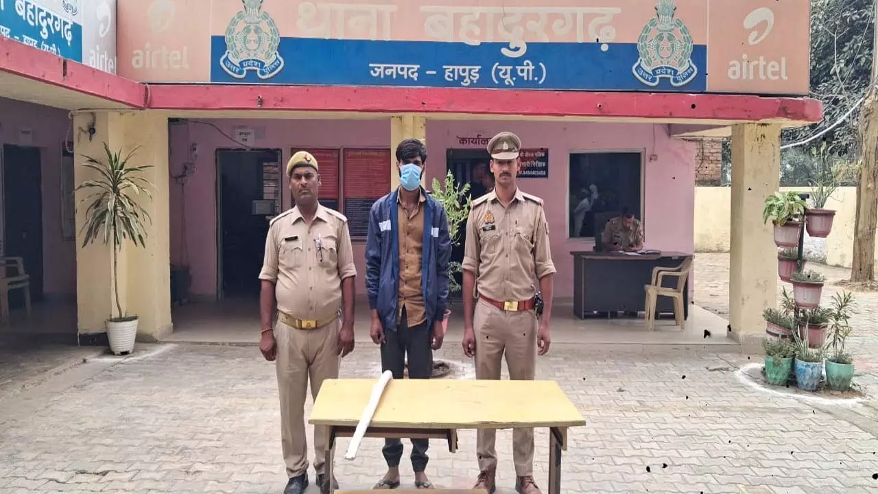 Hapur News: शराब पार्टी में विवाद के बाद पोल्ट्री फार्म संचालक की हत्या, आरोपी गिरफ्तार Hapur News: शराब पार्टी में विवाद के बाद पोल्ट्री फार्म संचालक की हत्या, आरोपी गिरफ्तार