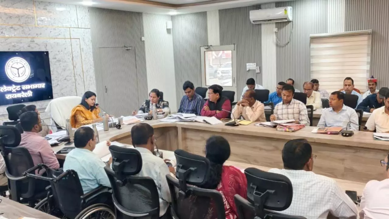 Raebareli News: सीएम डैशबोर्ड समीक्षा: डीएम हर्षिता माथुर ने रैंकिंग सुधार के दिए कड़े निर्देश Raebareli News: सीएम डैशबोर्ड समीक्षा: डीएम हर्षिता माथुर ने रैंकिंग सुधार के दिए कड़े निर्देश