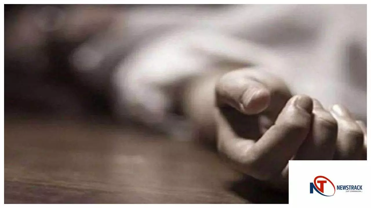 Etah News : एटा: बीएससी छात्र दीपक कुमार ने घर में फांसी लगाकर की आत्महत्या, घर में कोहराम Etah News : एटा: बीएससी छात्र दीपक कुमार ने घर में फांसी लगाकर की आत्महत्या, घर में कोहराम