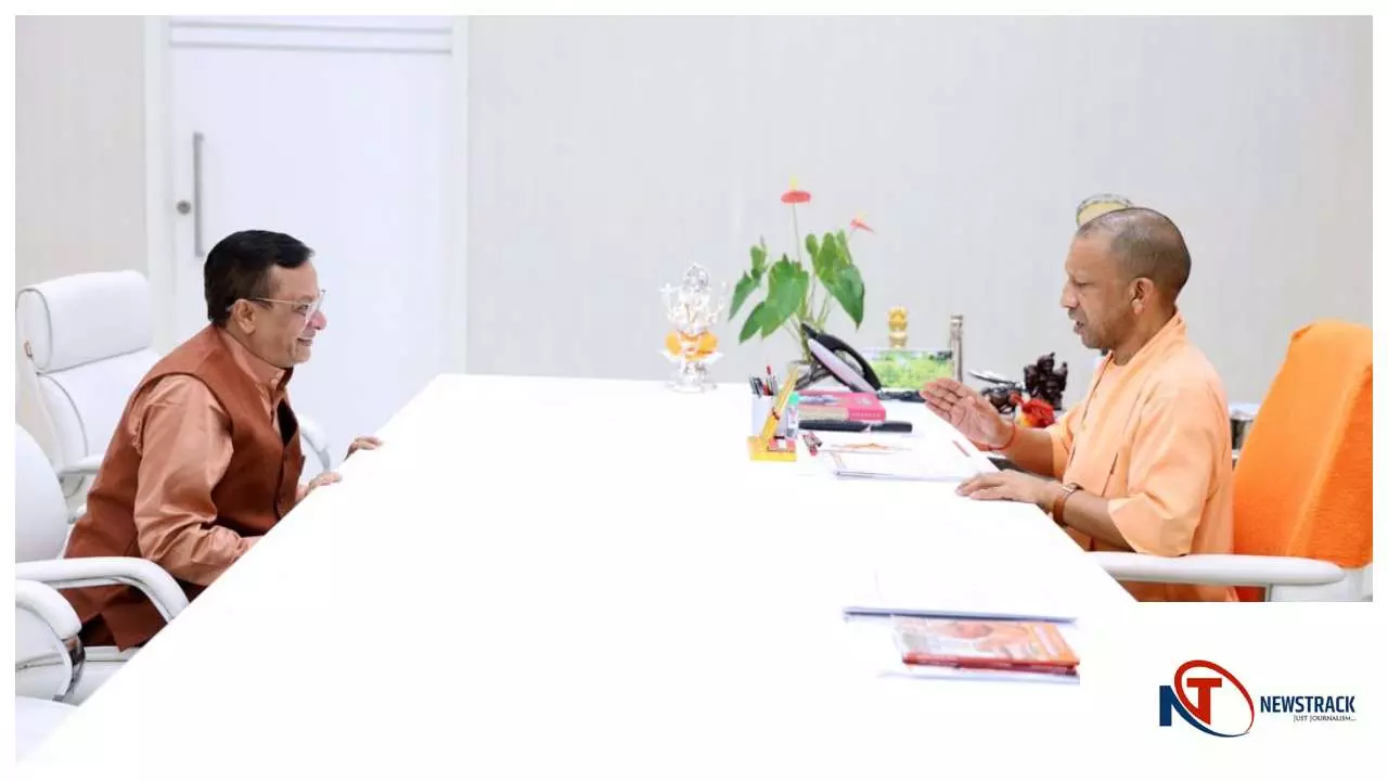 Meerut News : सेंट्रल मार्केट विवाद: भाजपा नेता विनीत अग्रवाल शारदा ने सीएम योगी से की मुलाकात, बोले—व्यापारियों को मिले आर्थिक मदद और नई दुकानें Meerut News : सेंट्रल मार्केट विवाद: भाजपा नेता विनीत अग्रवाल शारदा ने सीएम योगी से की मुलाकात, बोले—व्यापारियों को मिले आर्थिक मदद और नई दुकानें