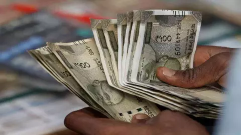 Hapur News: कार्तिक पूर्णिमा मेले में उगाही का काला खेल, दुकानदारों से वसूल रहे मोटी रकम