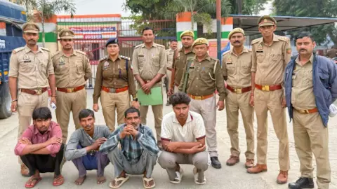 Four members of honey harvesting gang arrested in Hastinapur sanctuary Four members of honey harvesting gang arrested in Hastinapur sanctuary