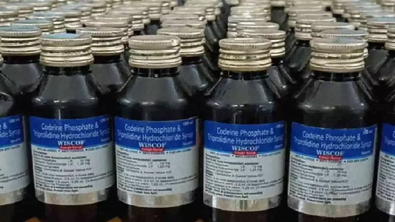 Raebareli News: रायबरेली में कोडीन सिरप के अवैध कारोबार का खुलासा, दो दुकानें सील