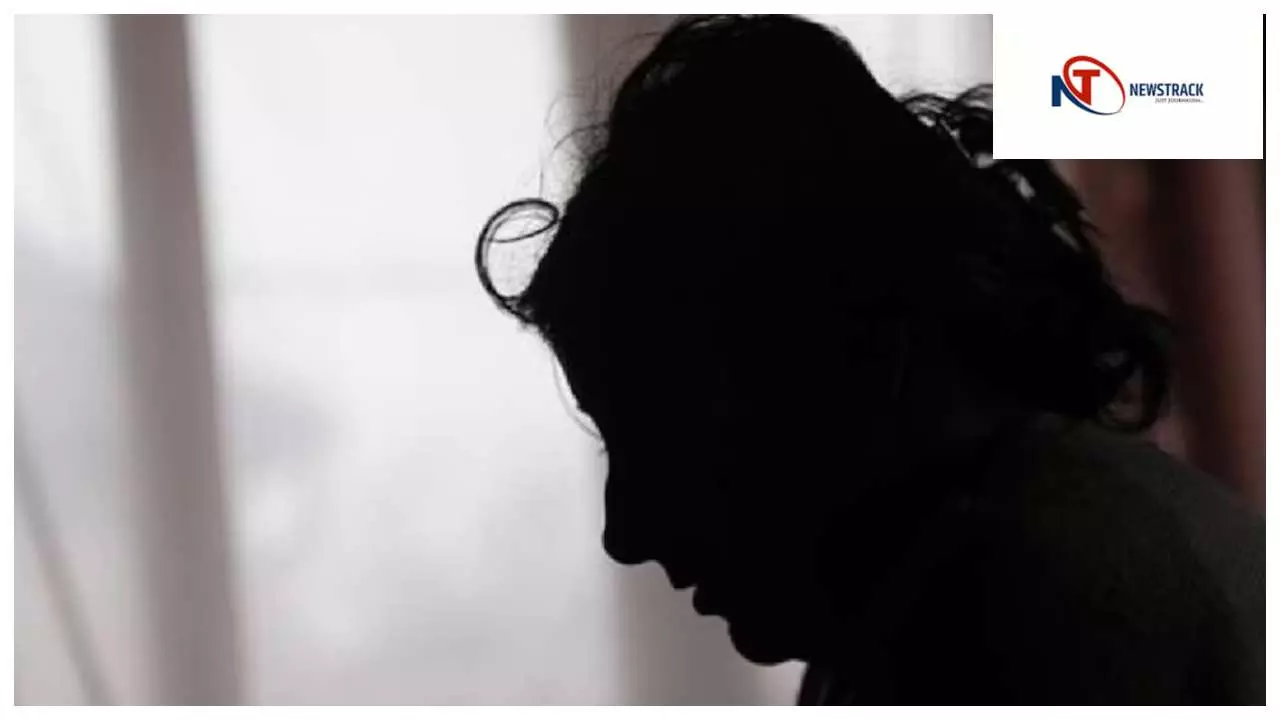 Jhansi News : “झांसी: पति ने शादी के तीन साल बाद पत्नी को मना करने पर छत से फेंका, घायल”