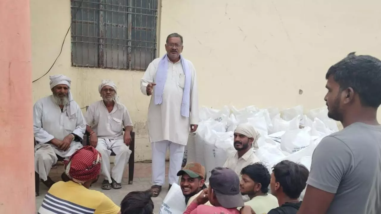 Aligarh News: योगी सरकार किसानों की सच्ची हितैषी: विनोद सारस्वत Aligarh News: योगी सरकार किसानों की सच्ची हितैषी: विनोद सारस्वत