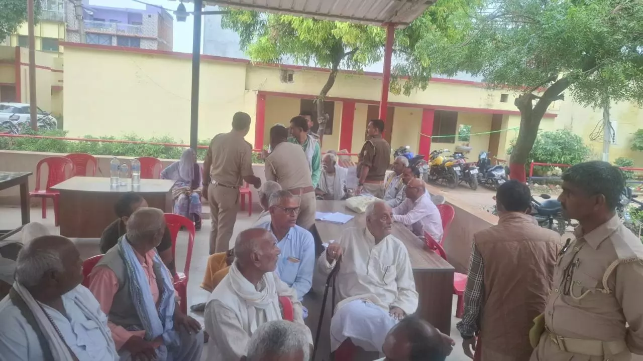 Chitrakoot News: चित्रकूट कोषागार घोटाले में 15 गिरफ्तार, 30 आरोपी अब तक जेल भेजे गए Chitrakoot News: चित्रकूट कोषागार घोटाले में 15 गिरफ्तार, 30 आरोपी अब तक जेल भेजे गए