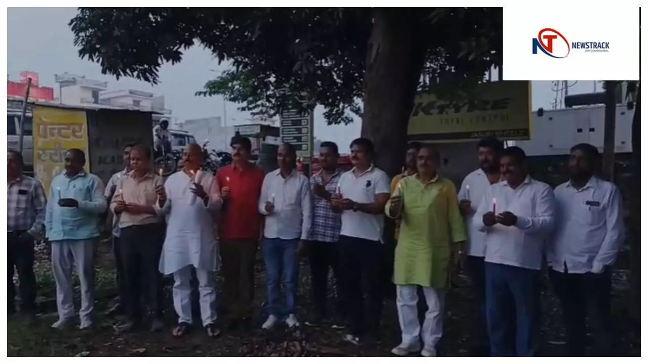 Chandauli News : कमीशन न बढ़ने पर LPG वितरकों का विरोध, कैंडल मार्च से दी चेतावनी Chandauli News : कमीशन न बढ़ने पर LPG वितरकों का विरोध, कैंडल मार्च से दी चेतावनी