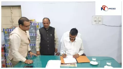 Shravasti News : श्रावस्ती को मिला नया डीएम, अश्विनी कुमार पाण्डेय ने संभाला कार्यभार
