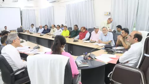 Pratapgarh News: जिलाधिकारी की अध्यक्षता में जिला उद्योग बन्धु की बैठक सम्पन्न