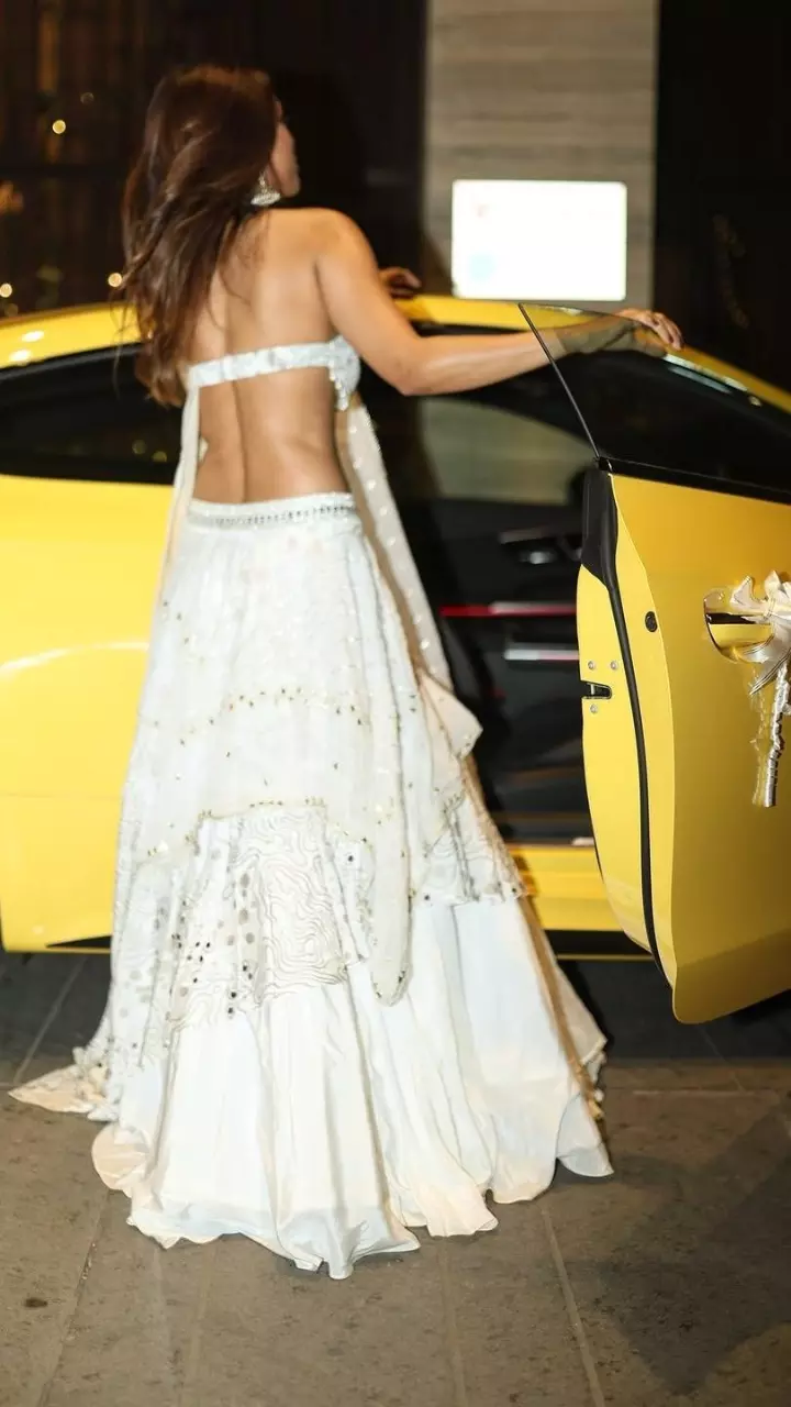 निया शर्मा का नया ट्रेडिशनल लुक सोशल मीडिया पर छा गया है निया शर्मा का नया ट्रेडिशनल लुक सोशल मीडिया पर छा गया है