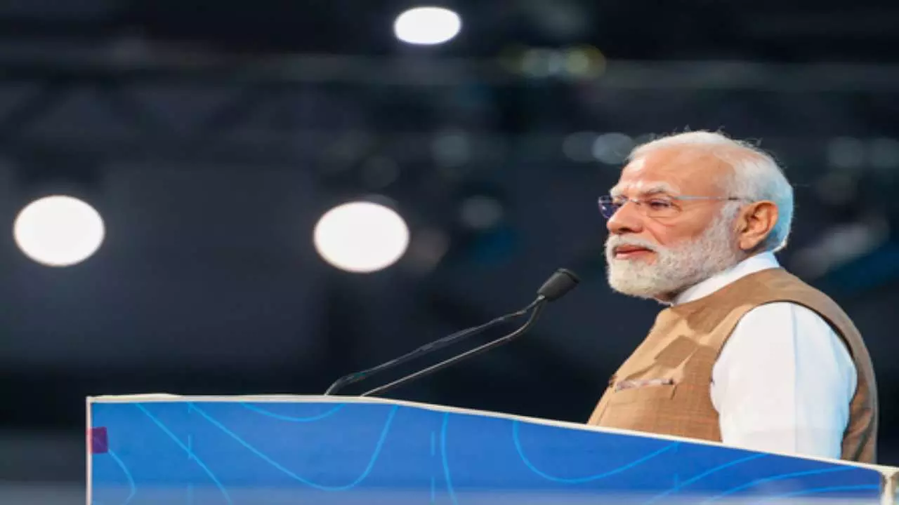 मुजफ्फरपुर में मोदी-मेनिया! PM को देखने के लिए कई मील पैदल चले लोग,महिलाओं में दिखा जबरदस्त उत्साह मुजफ्फरपुर में मोदी-मेनिया! PM को देखने के लिए कई मील पैदल चले लोग,महिलाओं में दिखा जबरदस्त उत्साह