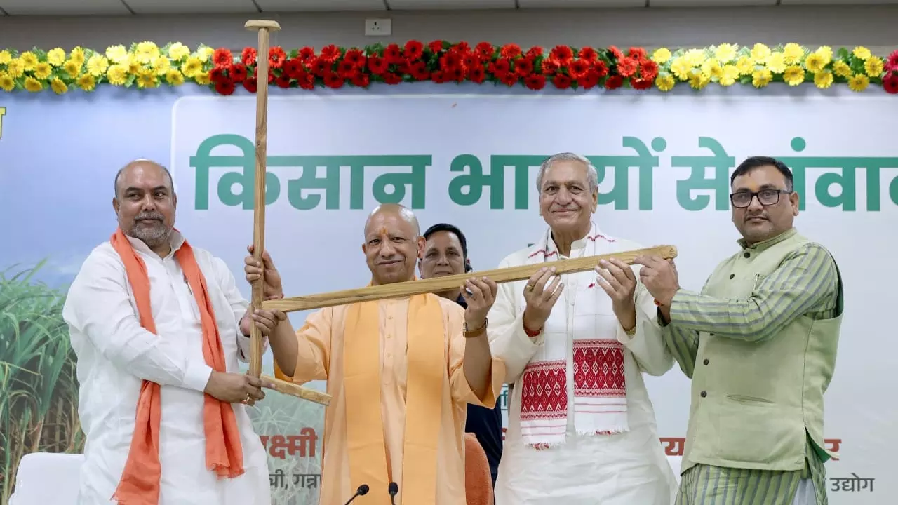 योगी जी के कारण एक दो बार दीपावली मनाने का मिला अवसर, CM से मिले किसान, जताया आभार योगी जी के कारण एक दो बार दीपावली मनाने का मिला अवसर, CM से मिले किसान, जताया आभार