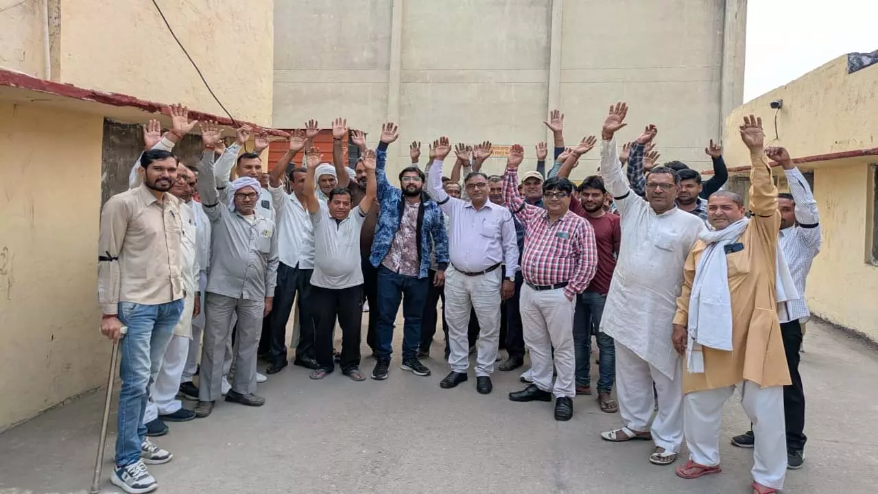 Ramala sugar mill workers protest against mangoes Ramala sugar mill workers protest against mangoes